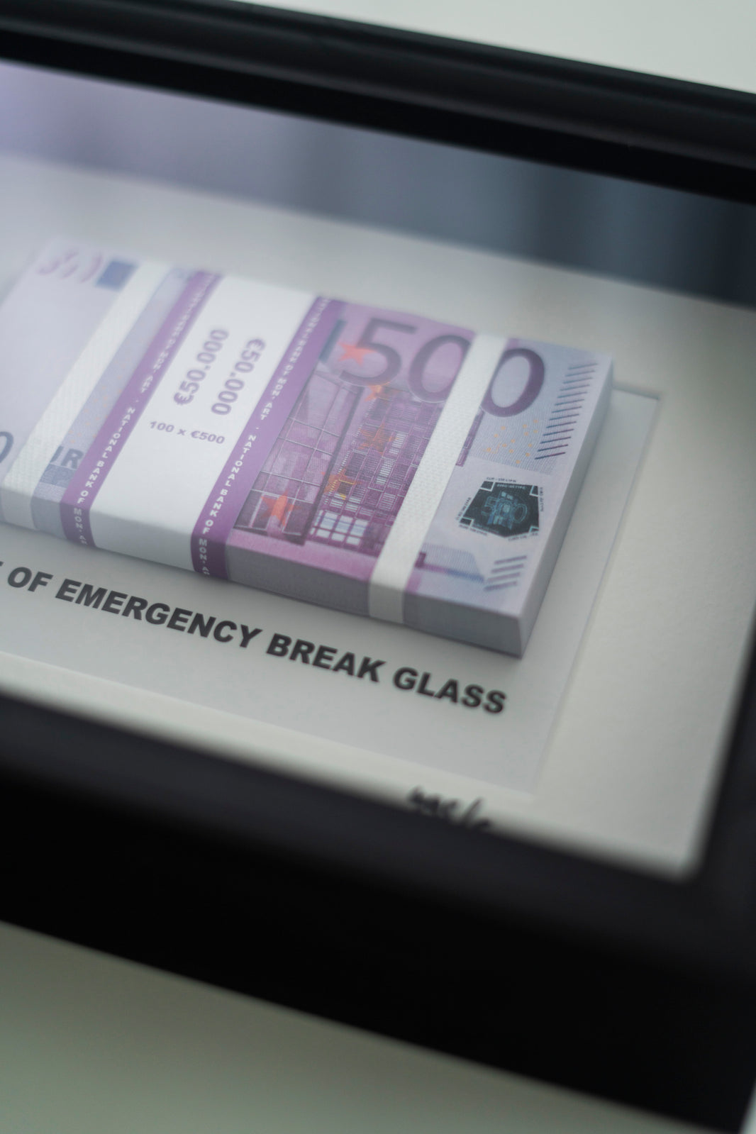 EMERGENCY €500 FRAME SERIES 4