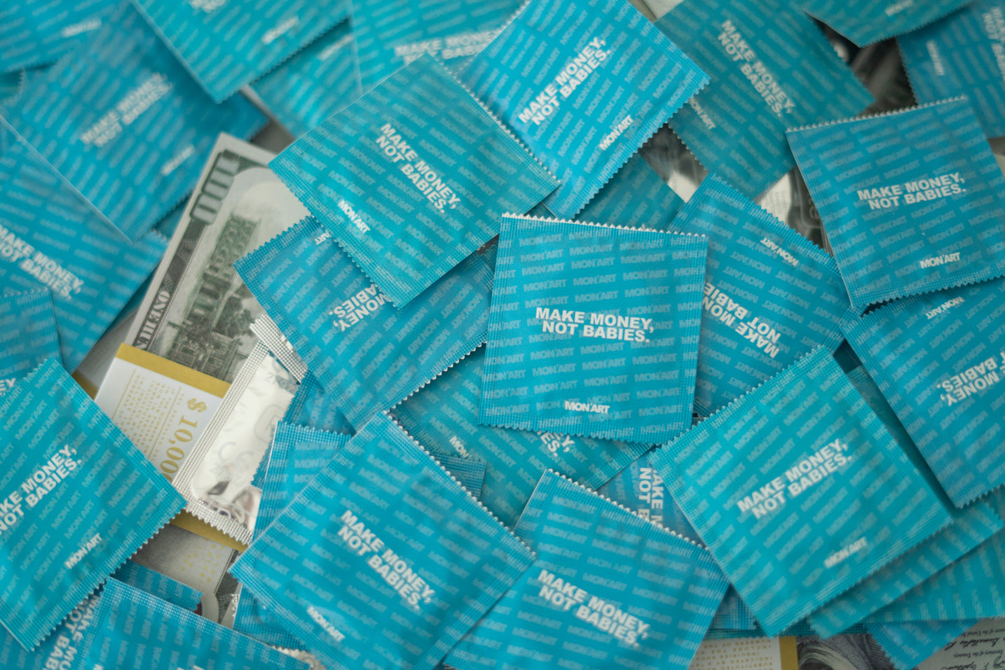 FREE SET OF CONDOMS IN MAY WITH EVERY +€150 ORDER