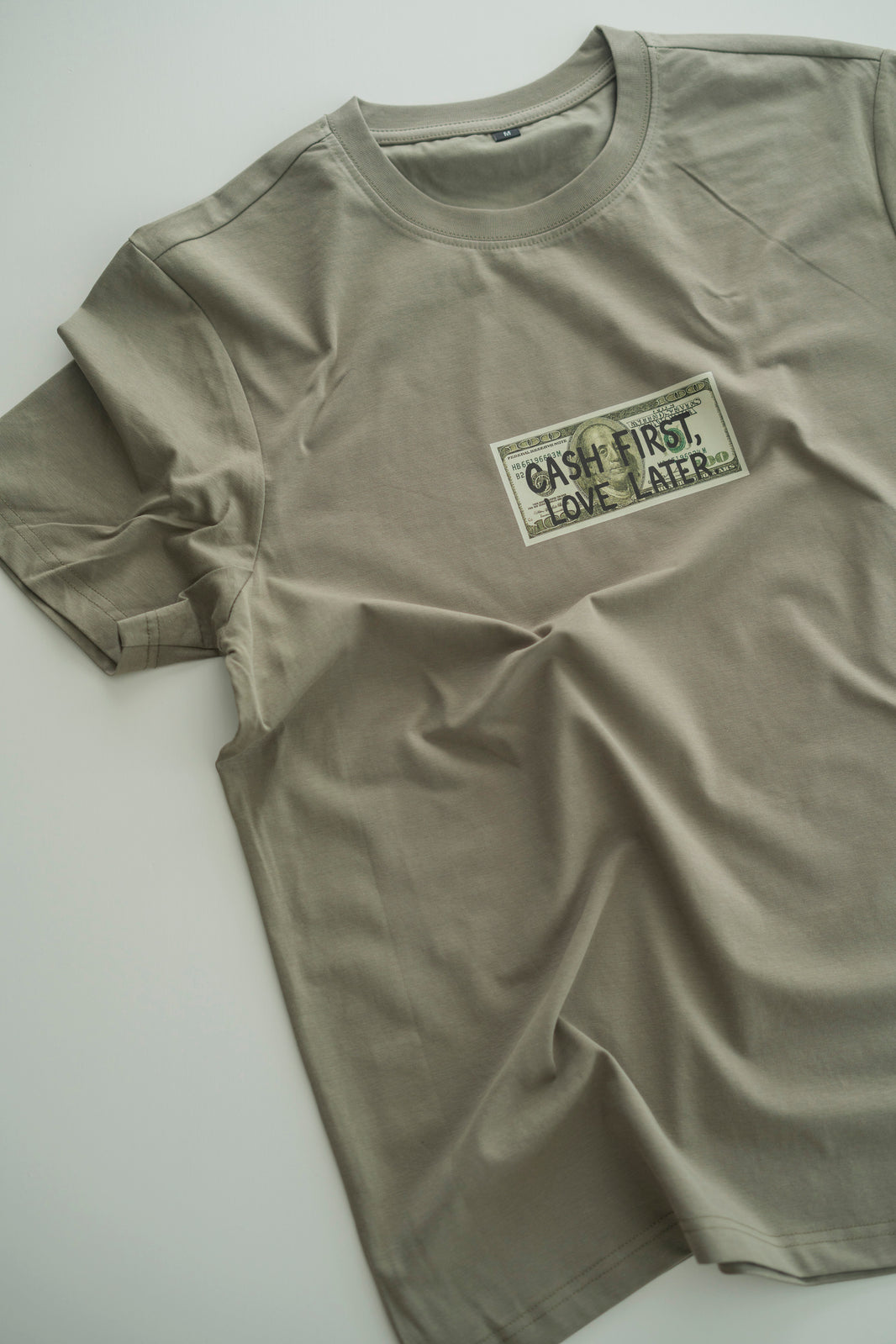 CASH FIRST, LOVE LATER T-SHIRT KHAKI