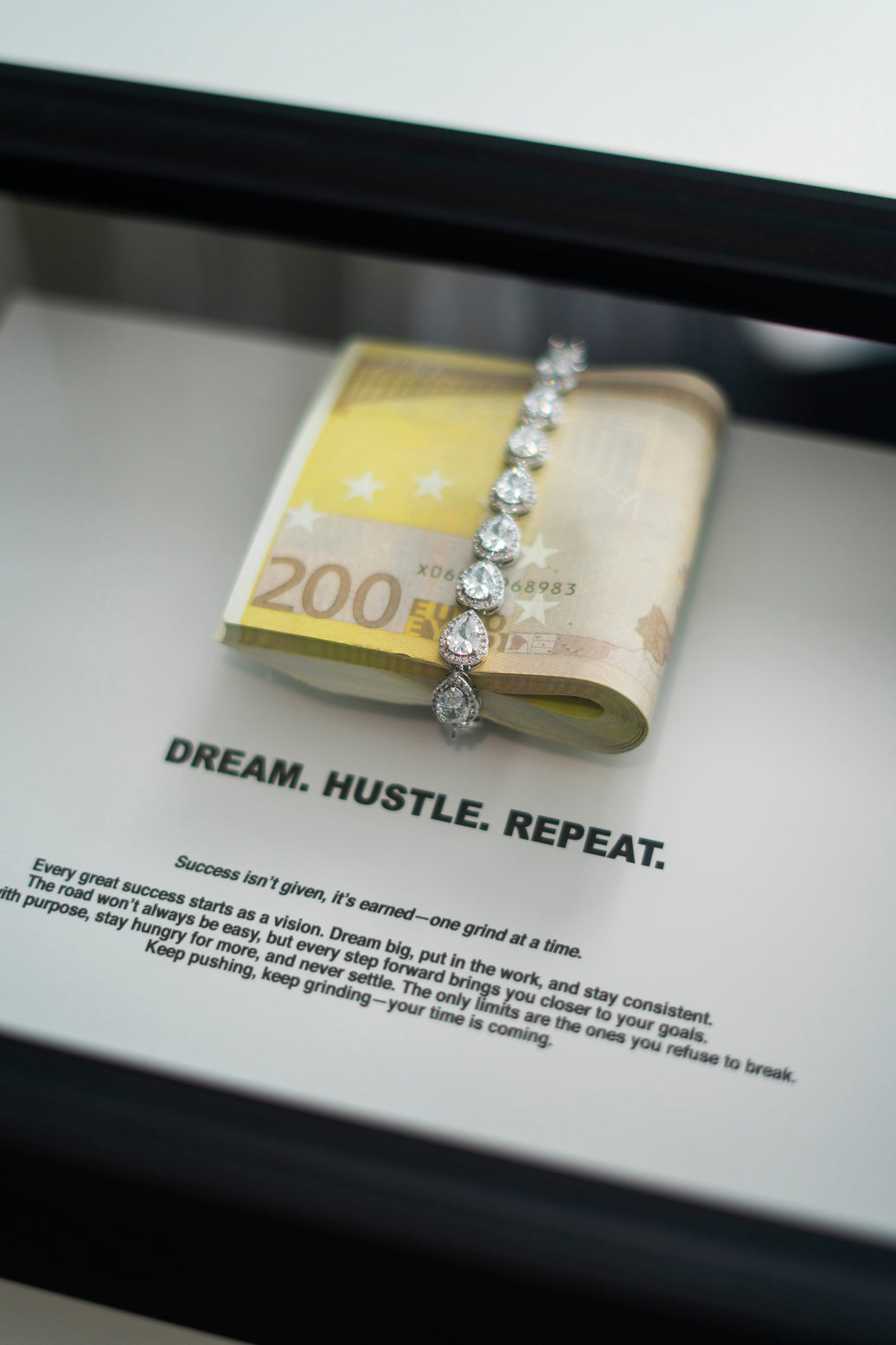 HUSTLE FRAME (EXCLUSIVE)