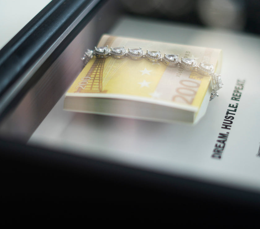 HUSTLE FRAME (EXCLUSIVE)