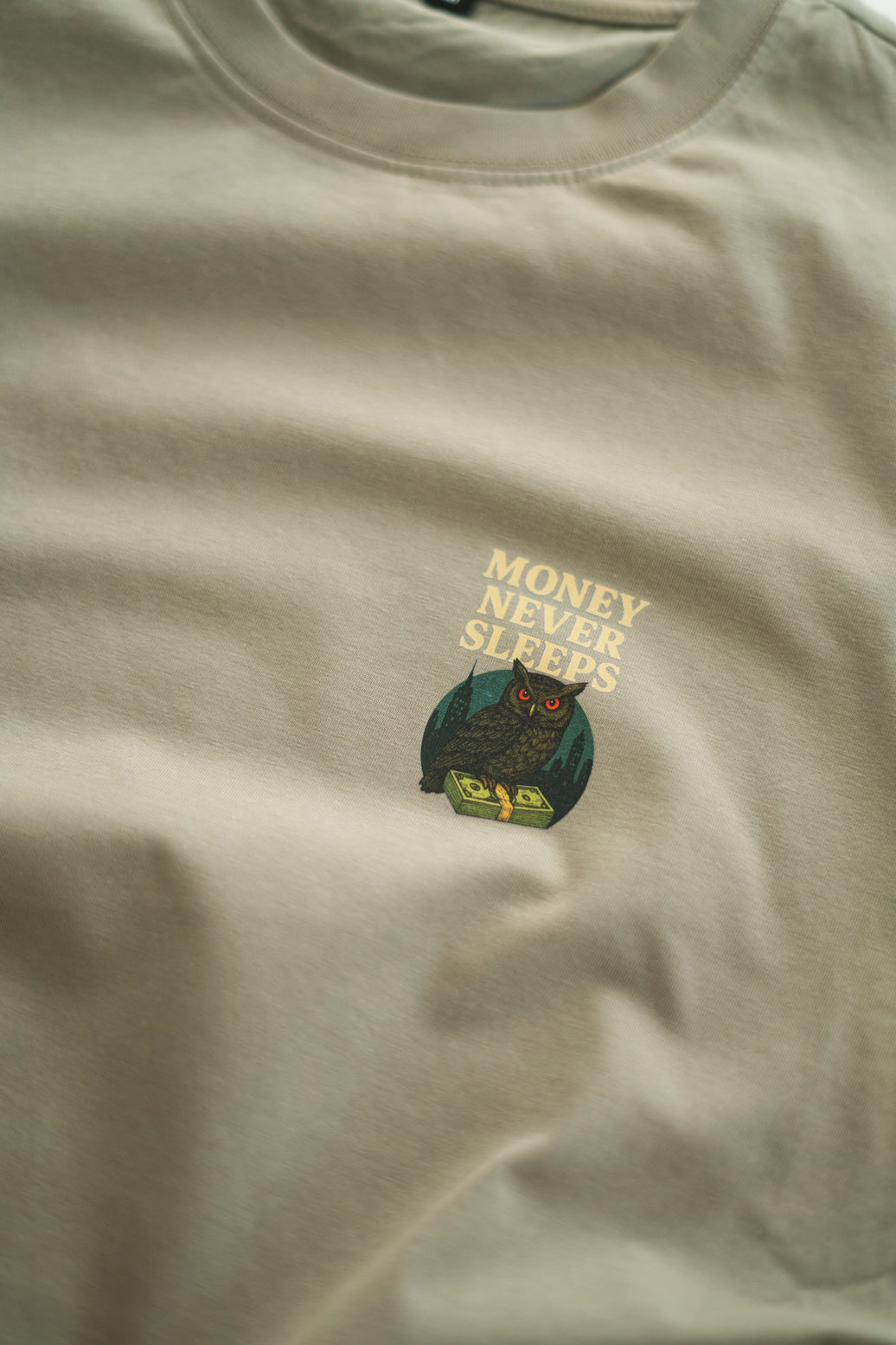MONEY NEVER SLEEPS T-SHIRT KHAKI