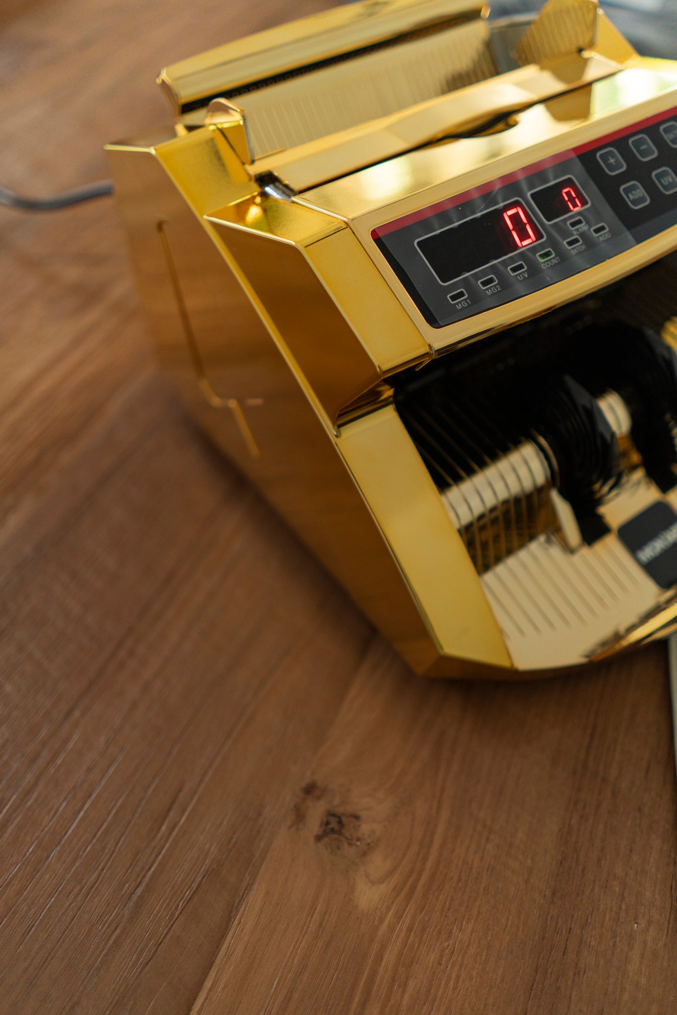 GOLDEN MONEY COUNTER