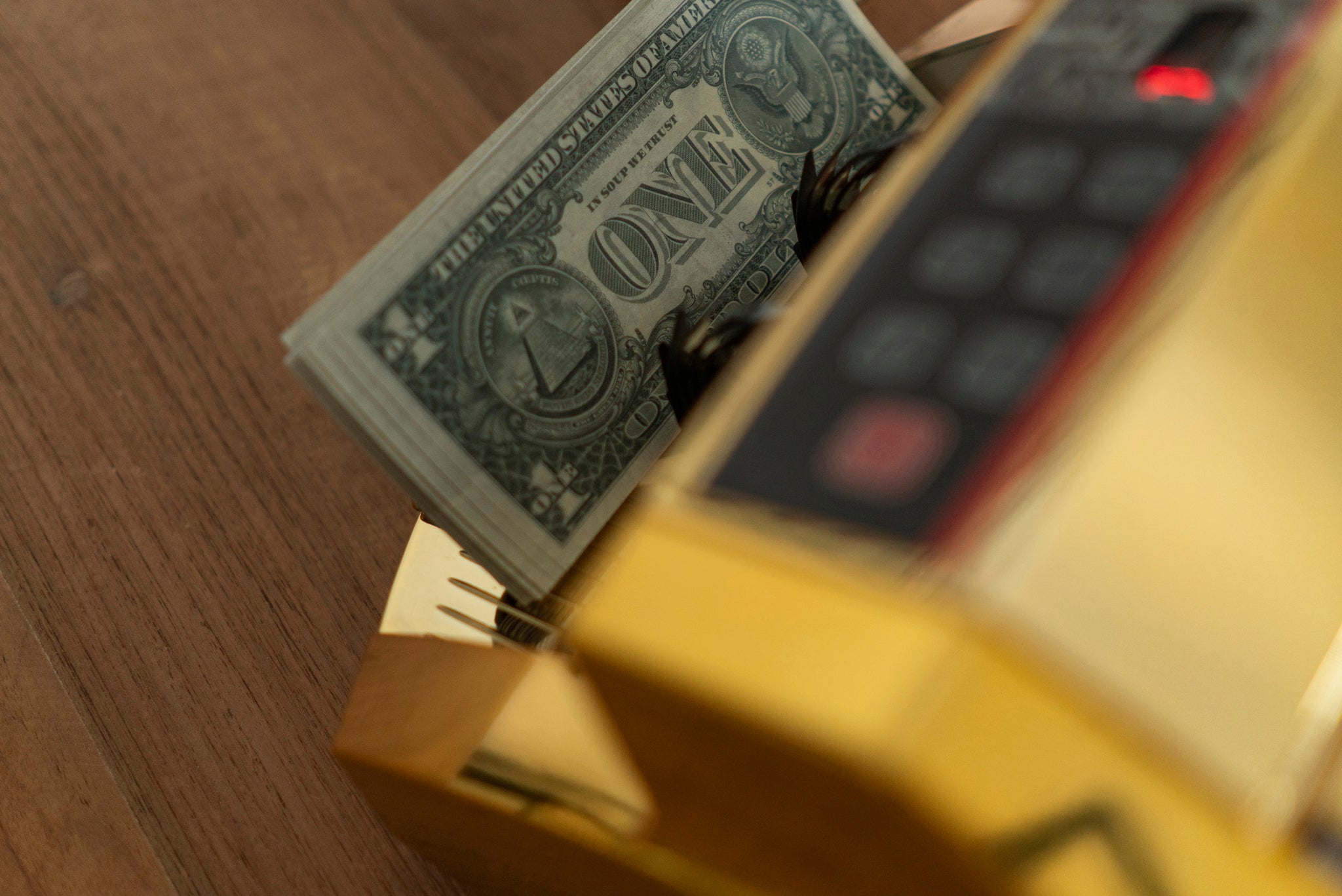GOLDEN MONEY COUNTER
