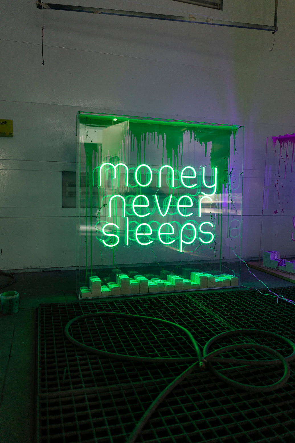 MONEY NEVER SLEEPS DOLLAR CUBE